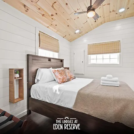 Block Of 4 Lodges At Eden Reserve - For Groups